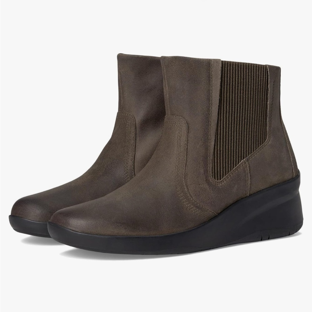 Clarks Suttyn Rae Brown Ankle Boots with Elastic Panels 11 M